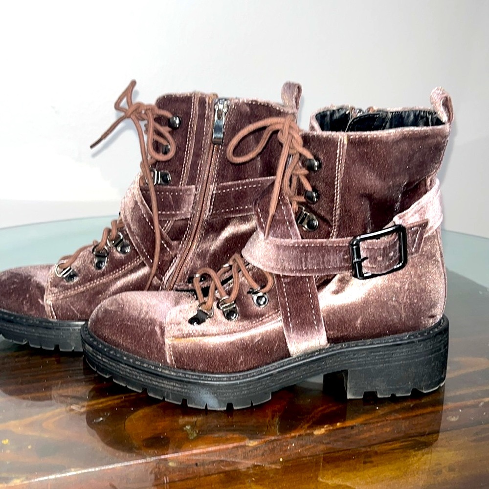 Steve Madden Extreme Silver Gray Crushed Velvet Combat Boots 6.5
